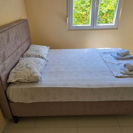 Apartman Tolosi Podgorica Buitenkant foto